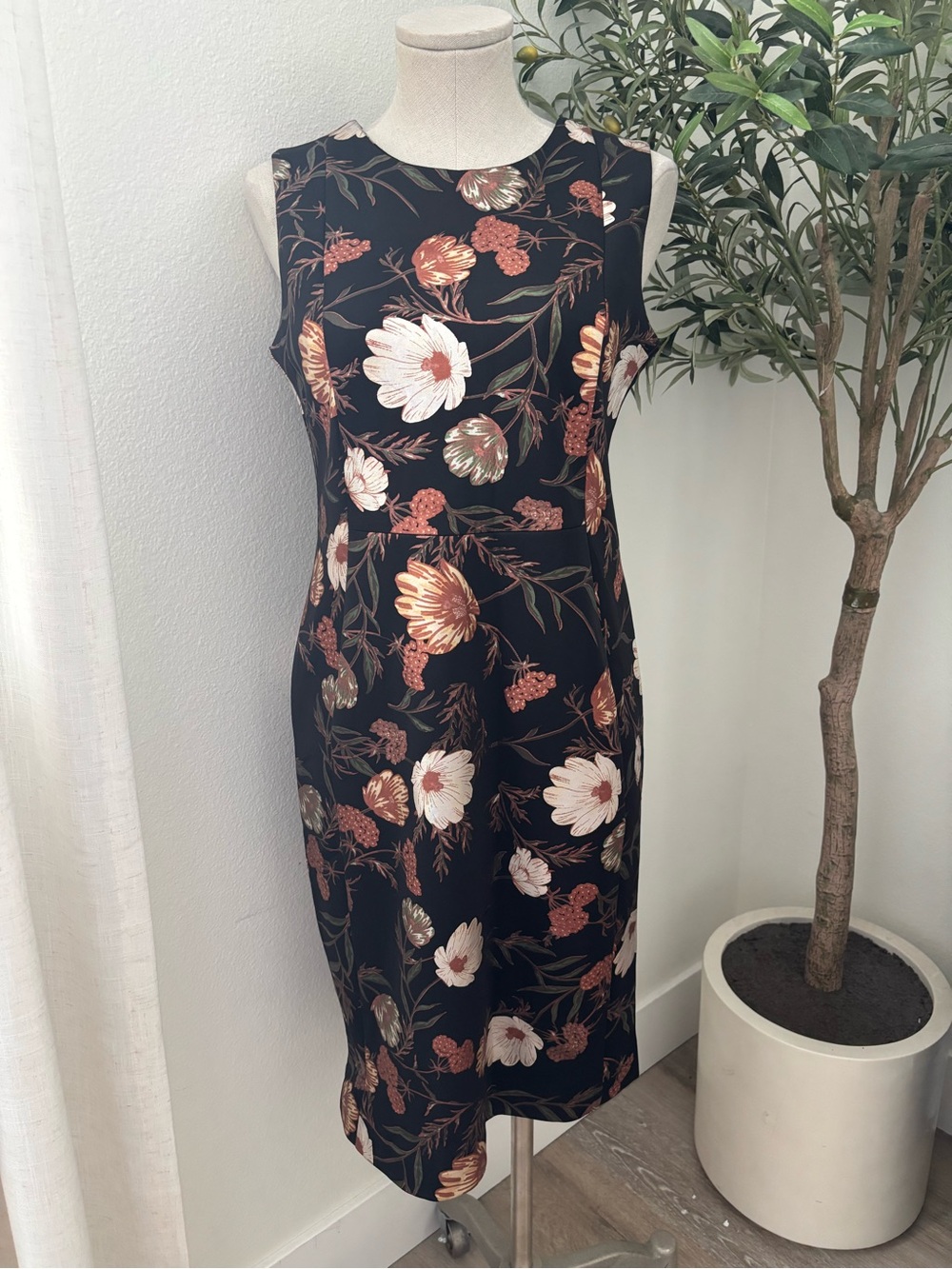 Shelby & Palmer Black Floral Midi Sheath Dress